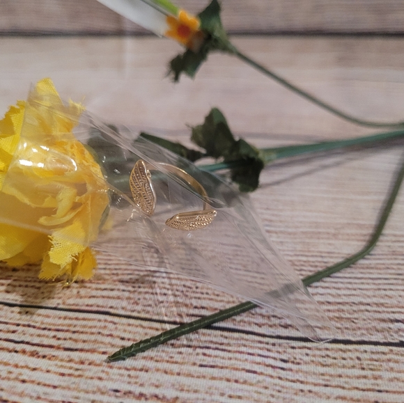 💍Wings Gold Cuff Ring ✨️ - Picture 8 of 8